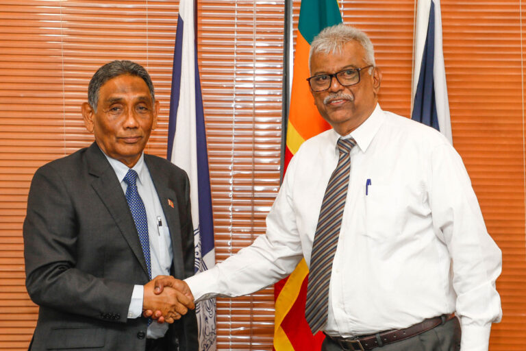 මහජන ආරක්ෂක හා පාර්ලිමේන්තු කටයුතු අමාත්‍යාංශයේ ලේකම් සහ ශ්‍රී ලංකාවේ මාලදිවයින් අතිගරු මහ කොමසාරිස් අතර හමුව